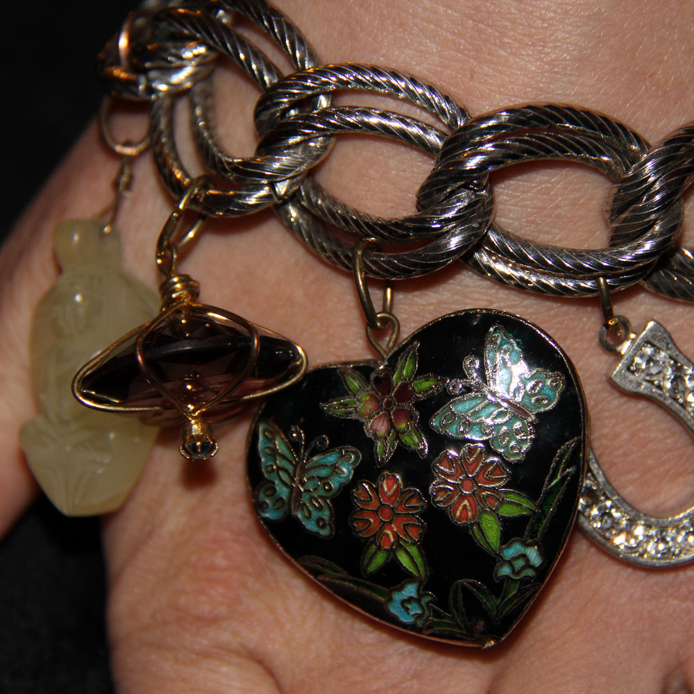BETSEY JOHNSON Vintage BRACELET BOHO INDIE SKULL B19 butterfly charm heart new - Picture 6 of 8